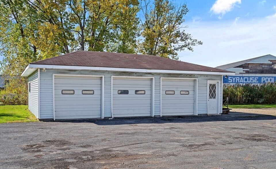 More Photos Of 8125-8127 Thompson Rd, Clay Unknown For Lease
