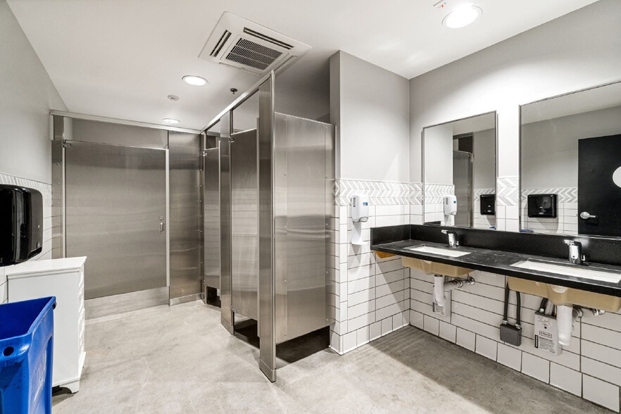 More Photos Of 531 Fulton St, Fresno Freestanding For Lease