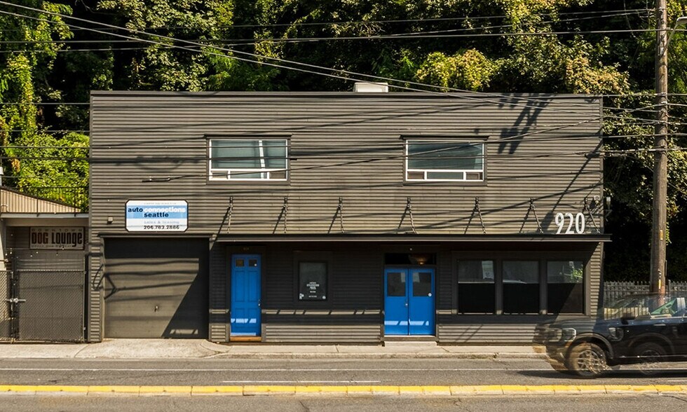 Primary Photo Of 920 Elliott Ave W, Seattle Flex For Sale