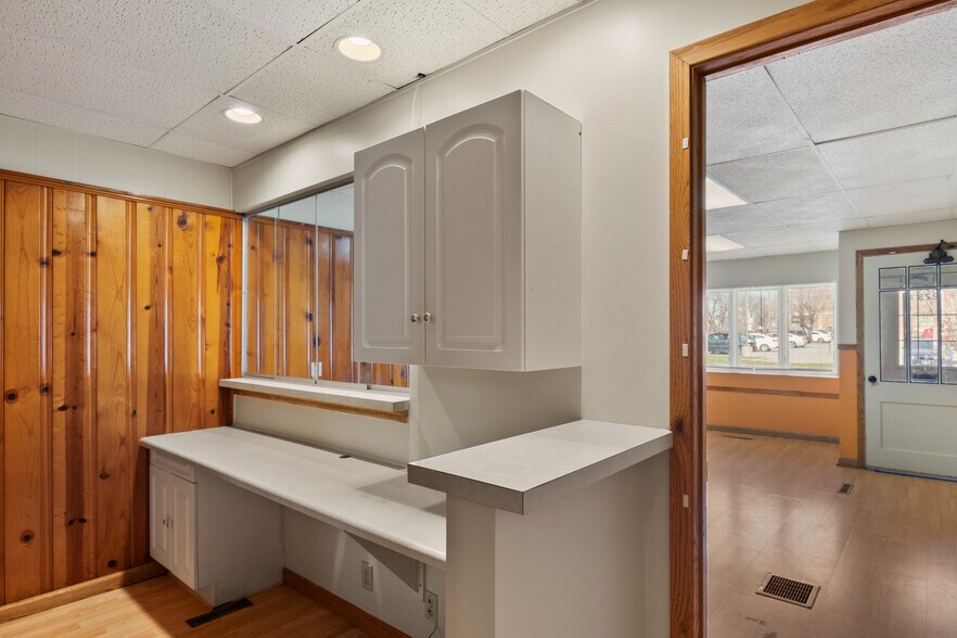 More Photos Of 2319 Vinton St, Omaha Office Residential For Sale