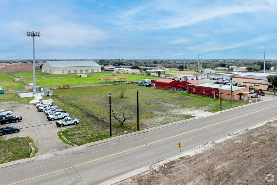 More Photos Of 150 Stadium Dr, Alice Land For Lease