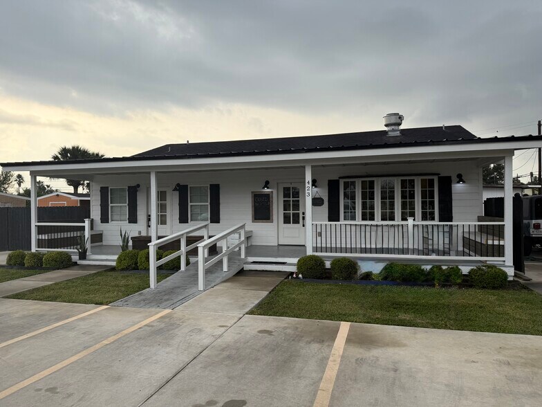 More Photos Of 423 N Main St, Donna General Retail For Sale