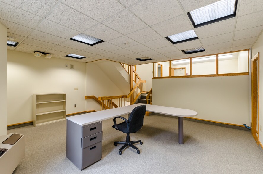 More Photos Of 40-60 Beechwood Dr, North Andover Loft Creative Space For Lease