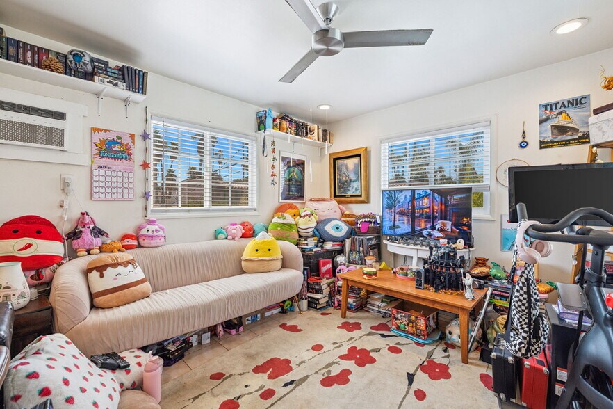 More Photos Of 1674 S Via Salida, Palm Springs Apartments For Sale