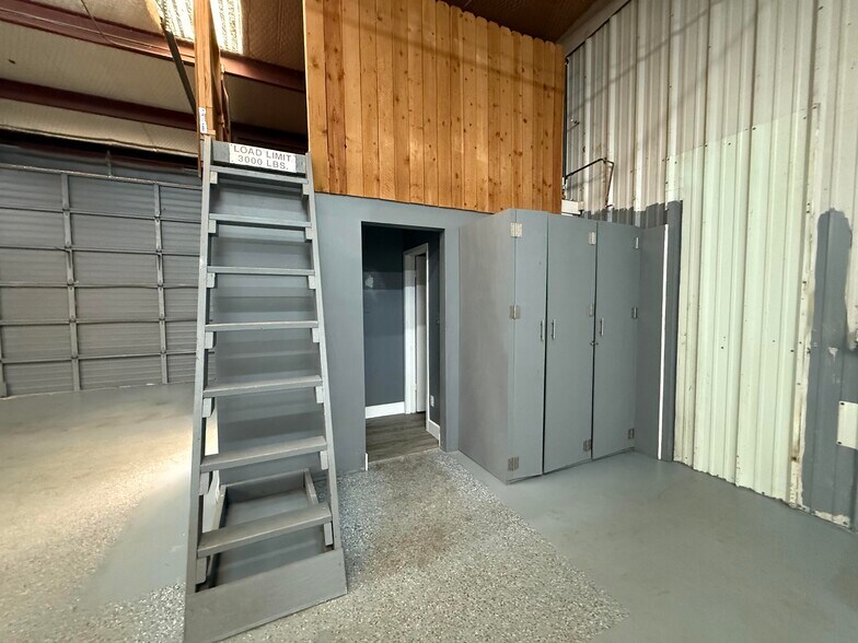 More Photos Of 2650 Old Louetta Loop, Spring Warehouse For Lease