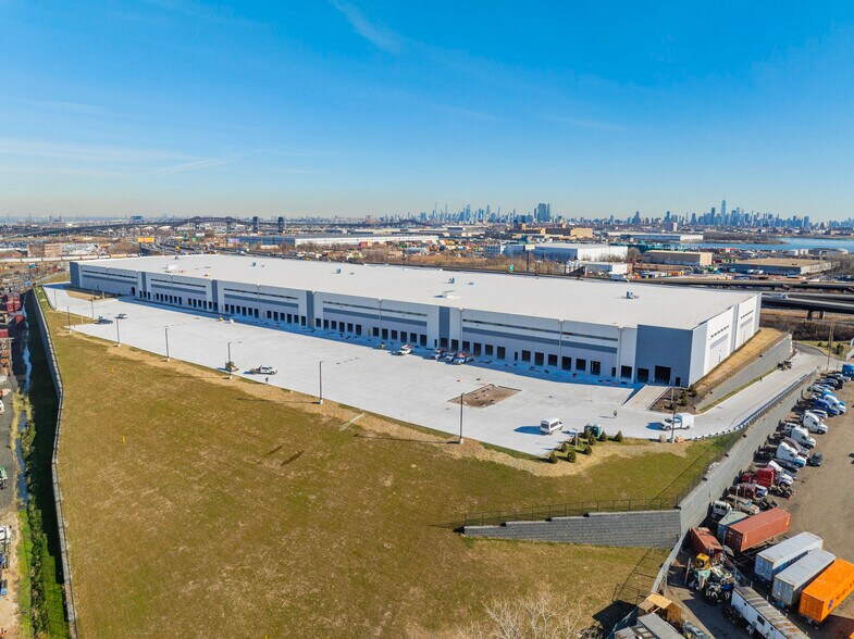 More Photos Of 105-161 Hyatt Ave, Newark Distribution For Lease