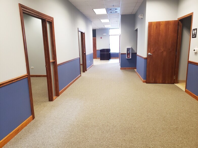 More Photos Of 20635 Abbey Woods Ct N, Frankfort Loft Creative Space For Sale