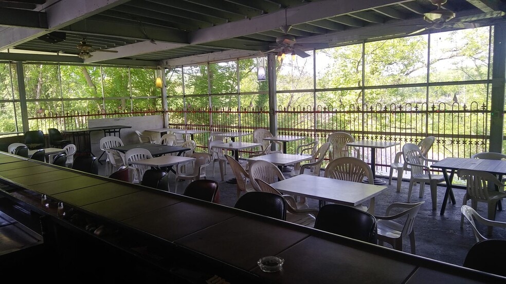 More Photos Of 4285 N Delaware Dr, Mount Bethel Restaurant For Sale