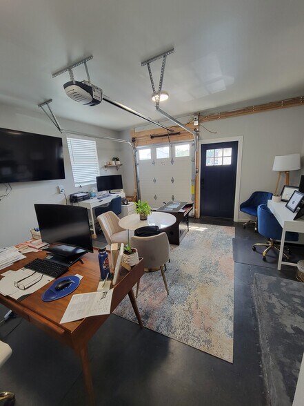 More Photos Of 336 NW 7th St, Redmond Office For Sale