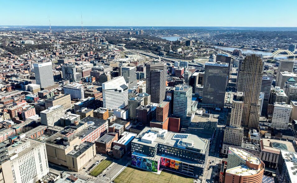 More Photos Of 600 Vine St, Cincinnati Office For Lease