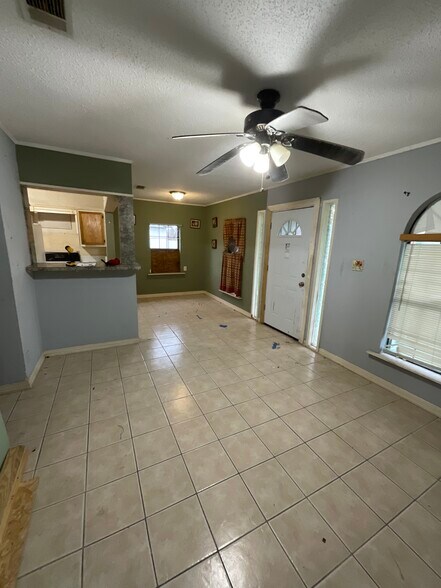 More Photos Of 609 Oak St, La Marque Warehouse For Sale