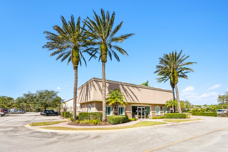 More Photos Of 3235 N State St, Bunnell Industrial For Lease