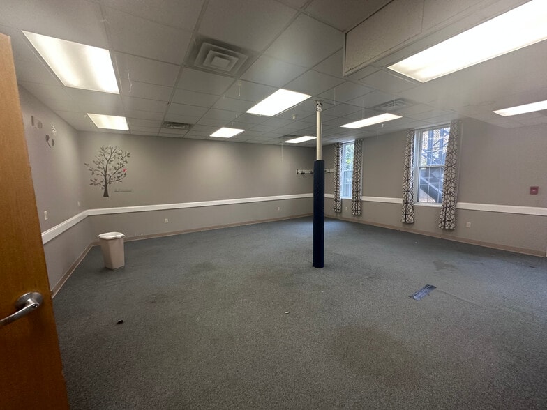 More Photos Of 314 Park St, Fulton Office For Sale