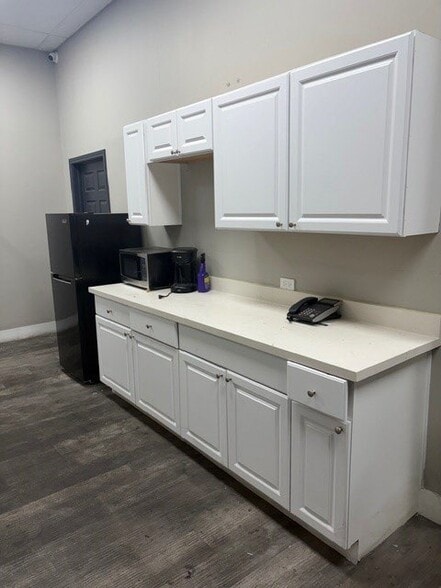 More Photos Of 10860 Rockley Rd, Houston Warehouse For Sale