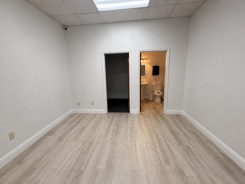 More Photos Of 1110 E Bay Dr, Largo Storefront Retail Office For Lease