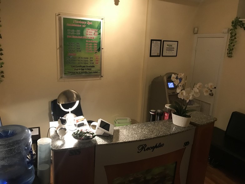 More Photos Of 297 Newbury St, Boston Storefront Retail Office For Lease
