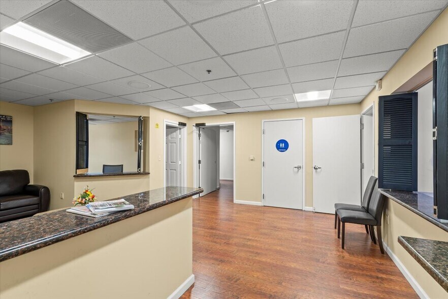 More Photos Of 10 Harris Ct, Monterey Medical For Sale