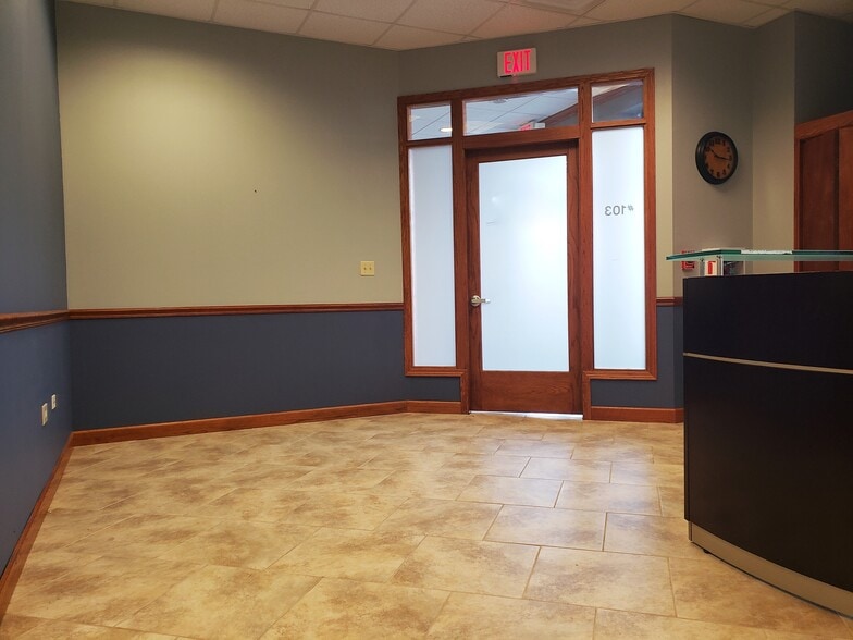 More Photos Of 20635 Abbey Woods Ct N, Frankfort Loft Creative Space For Sale