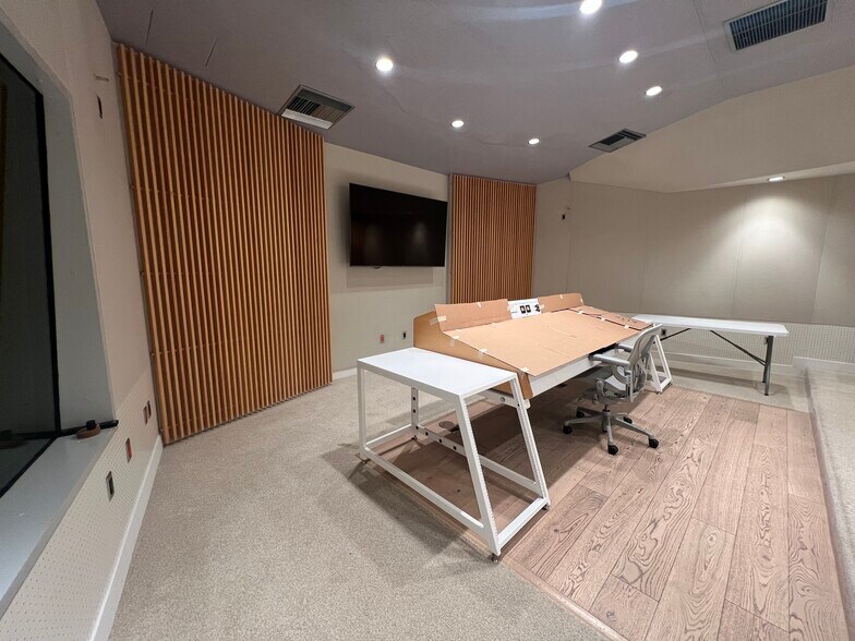 More Photos Of 1138-1148 N Western Ave, Los Angeles Loft Creative Space For Lease