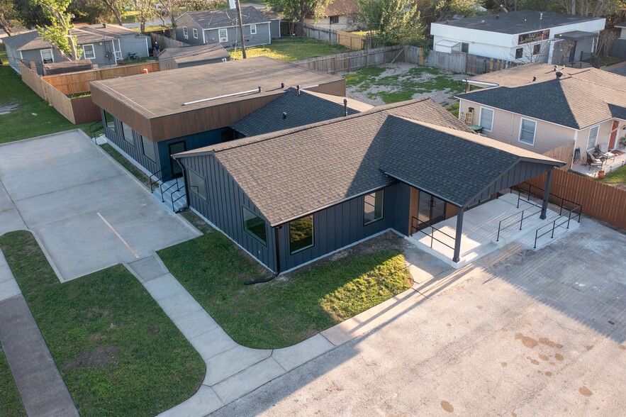 More Photos Of 4650 Center St, Deer Park Office For Lease