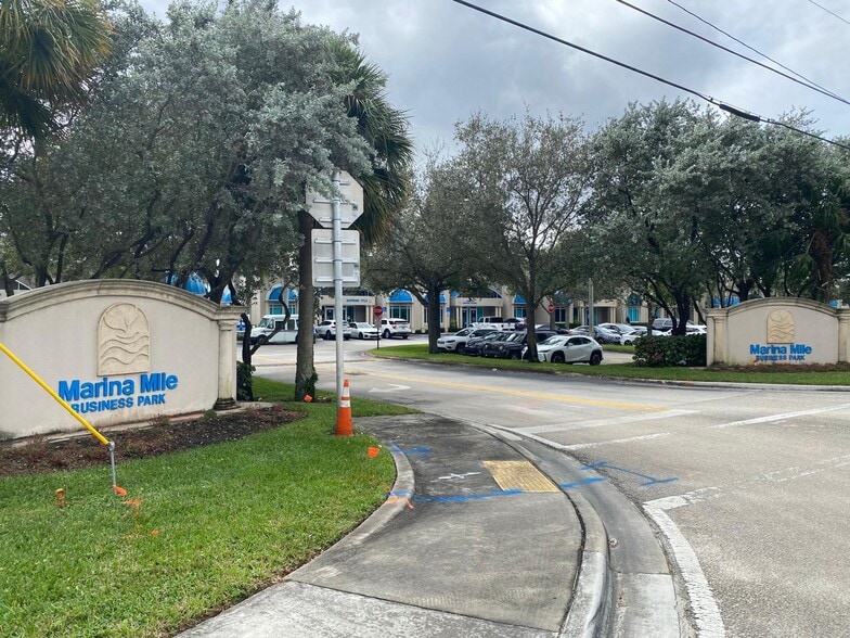 More Photos Of 2800 W State Road 84, Fort Lauderdale Showroom For Sale