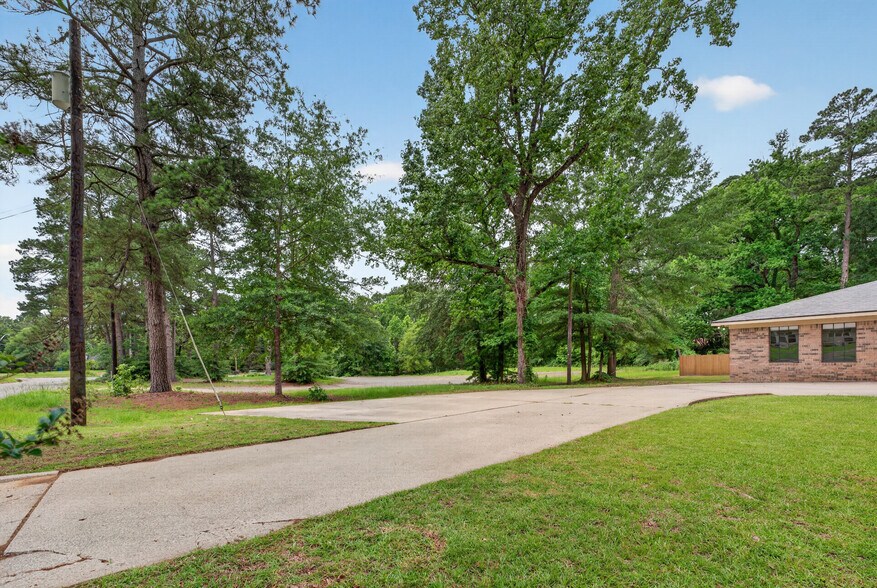 More Photos Of 109 Jasper Dr, Marshall Office For Sale