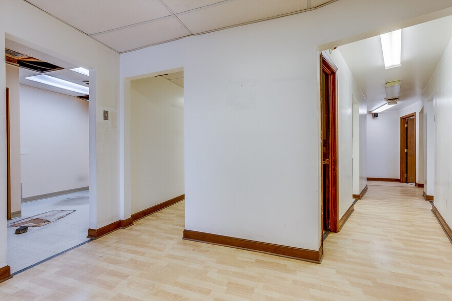 More Photos Of 6300 Forward Ave, Pittsburgh Storefront Retail Residential For Lease