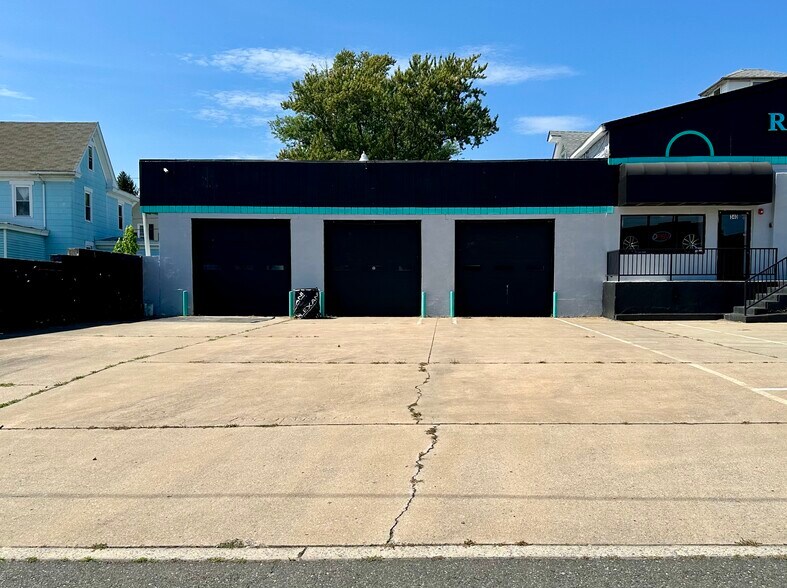 More Photos Of 340 Lincoln St, Woodbury Auto Repair For Sale