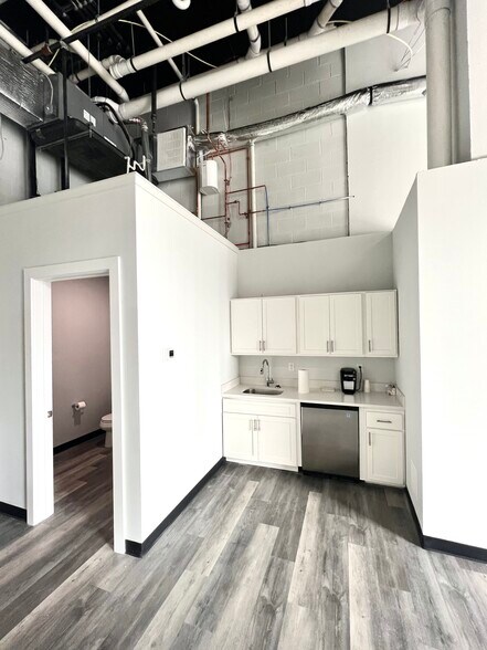 More Photos Of 660 Grand St, Jersey City Storefront Retail Residential For Lease