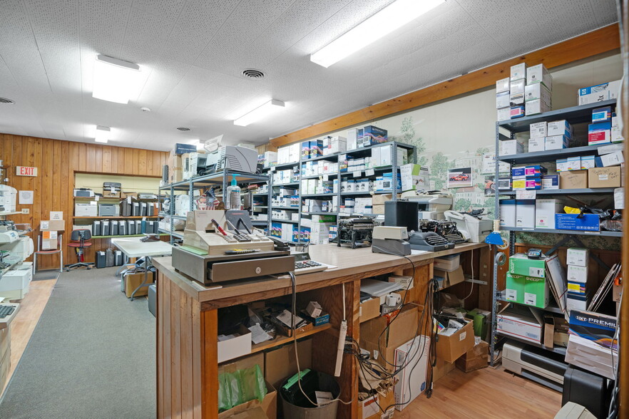 More Photos Of 3160 Southgate Cir, Sarasota Freestanding For Sale