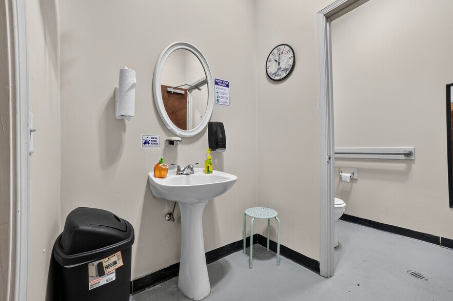 More Photos Of 1030 Dry Branch Rd, Hopkins General Retail For Sale