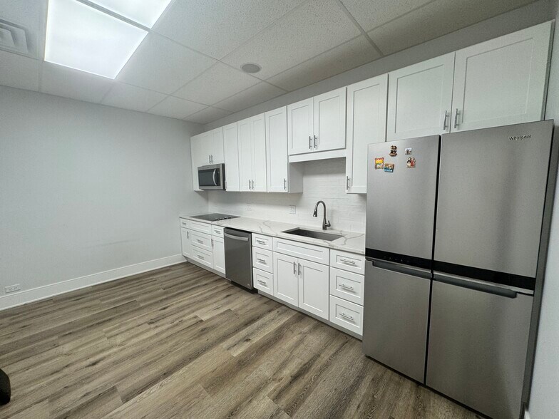 More Photos Of 5816 N Lincoln Ave, Chicago Storefront Retail Office For Sale