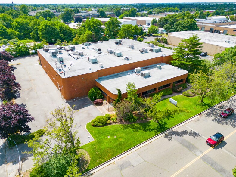 Primary Photo Of 5100 New Horizons Blvd, Amityville Manufacturing For Lease