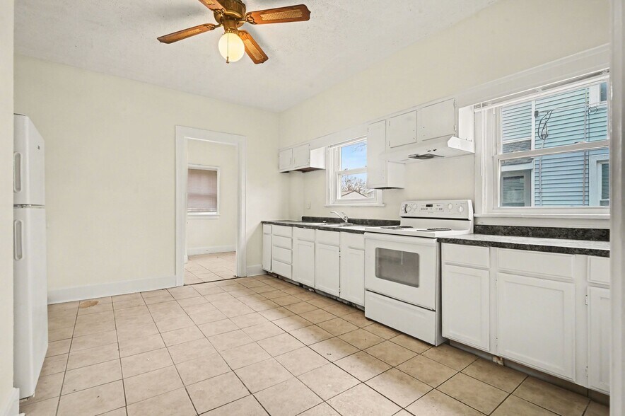 More Photos Of 1830 Woodlawn Ave, Middletown Specialty For Sale