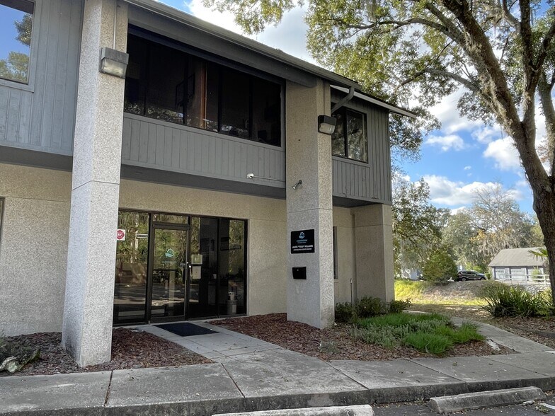 More Photos Of 106 NW 33rd Ct, Gainesville Office For Sale