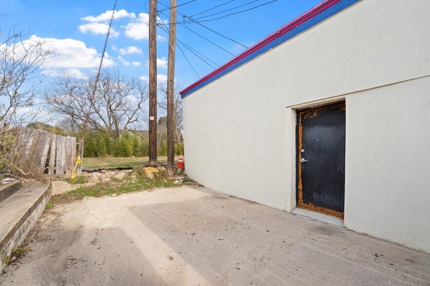 More Photos Of 408 N 25th St, Waco General Retail For Sale
