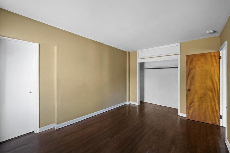 More Photos Of 308 Larkfield Rd, East Northport General Retail For Sale
