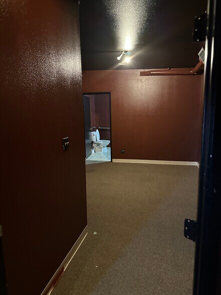 More Photos Of 2218 NW 21st Ave, Portland Warehouse For Lease