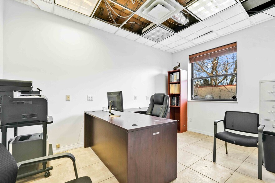 More Photos Of 4557 Bell Blvd, Bayside Medical For Lease