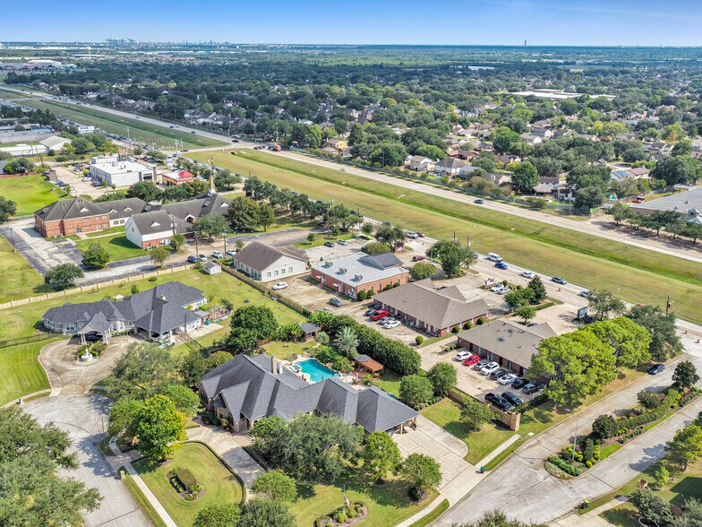 More Photos Of 6429 Fairmont Pky, Pasadena Office For Sale