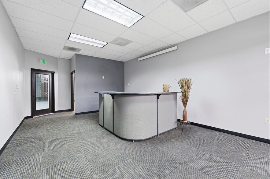 More Photos Of 587-623 Denver Ave, Loveland Flex For Lease