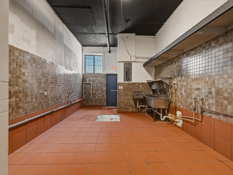 More Photos Of 225 95th St, Surfside Storefront For Lease