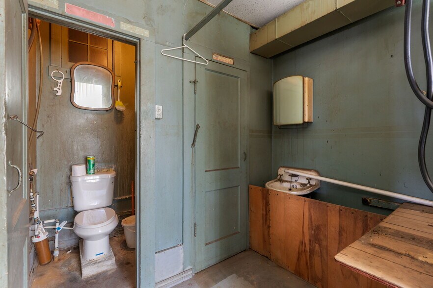 More Photos Of 993 S Hanover St, Pottstown Service For Sale
