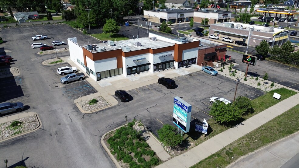 More Photos Of 154-186 W Maple Rd, Troy Unknown For Lease