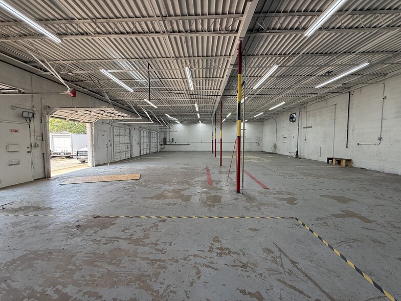 More Photos Of 4309 Action St, Garland Service For Lease