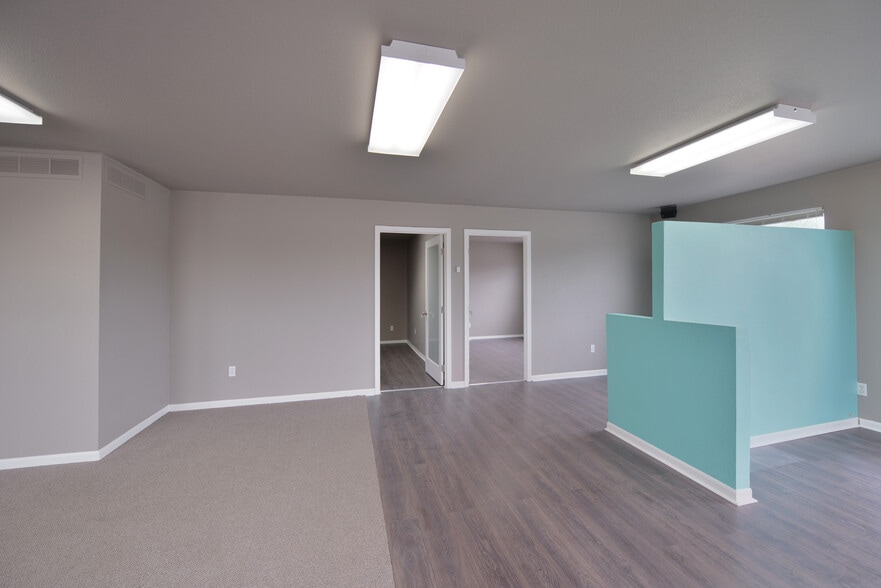 More Photos Of 1405 Madison Ave, Loveland Showroom For Sale