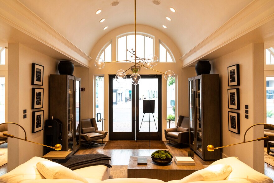 More Photos Of 710-720 State St, Santa Barbara General Retail For Lease