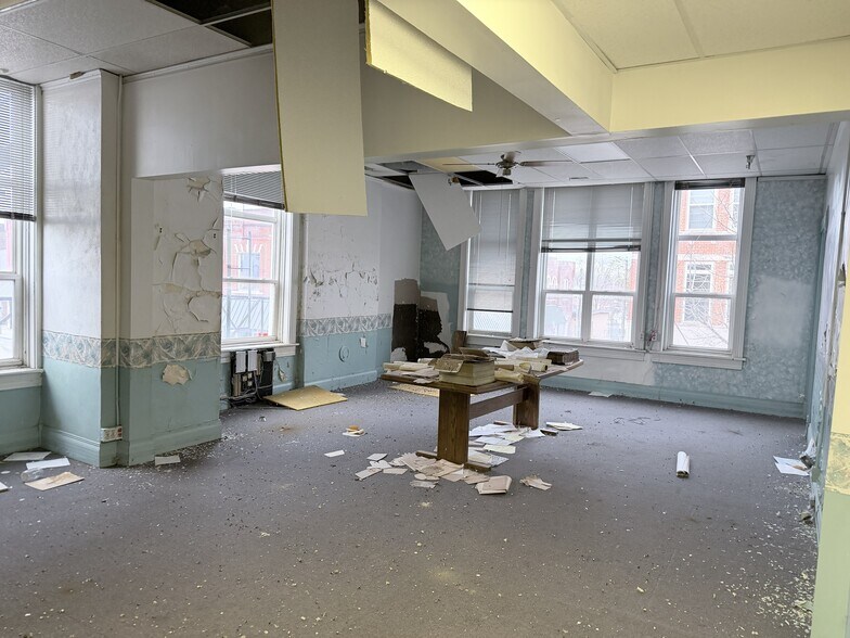 More Photos Of 301 N Harrison St, Alexandria General Retail For Sale