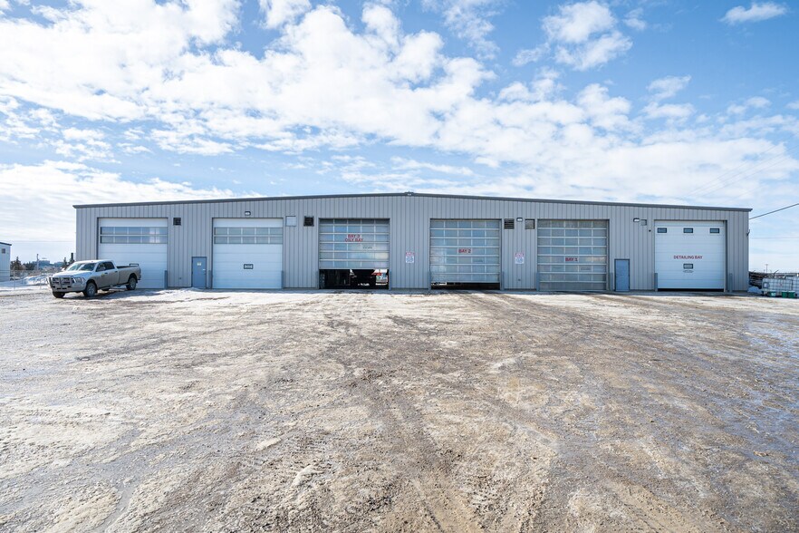 More Photos Of 4807 40 Av, Lloydminster Warehouse For Lease