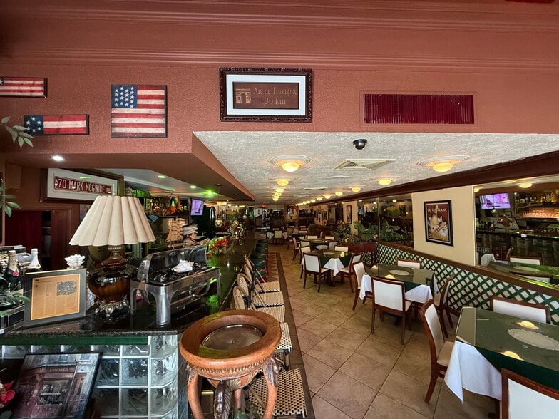More Photos Of 1902 Harrison St, Hollywood Restaurant For Lease